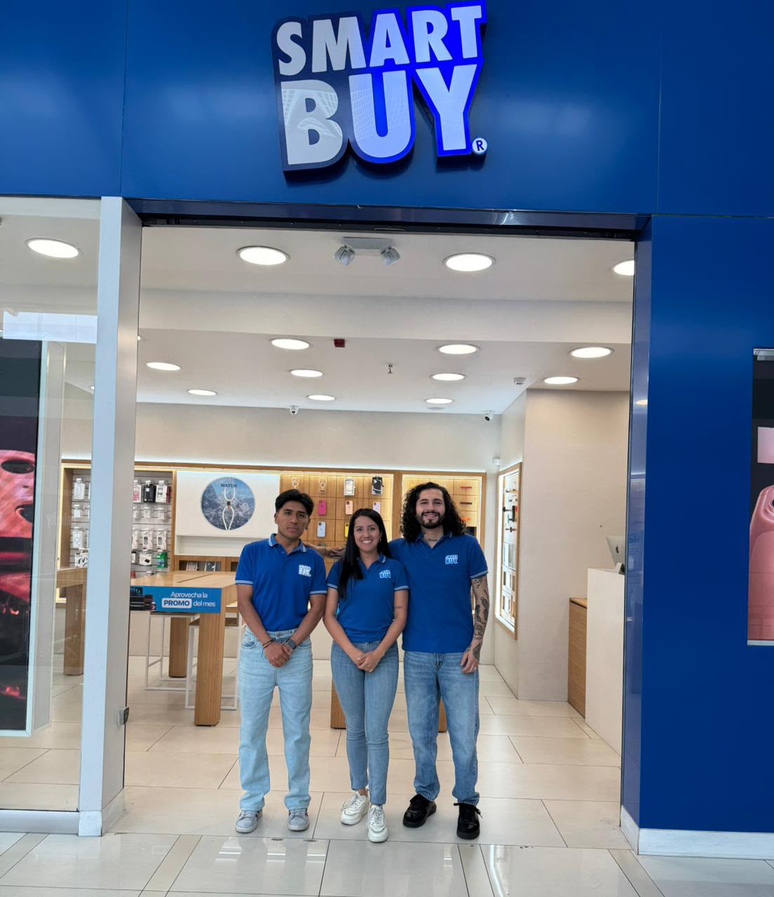 Equipo SmartBuy en tienda El Portal, Quito
