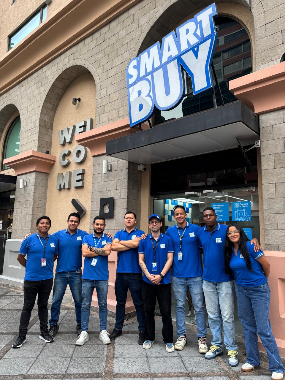 Equipo SmartBuy en tienda Servicio Técnico, Quito
