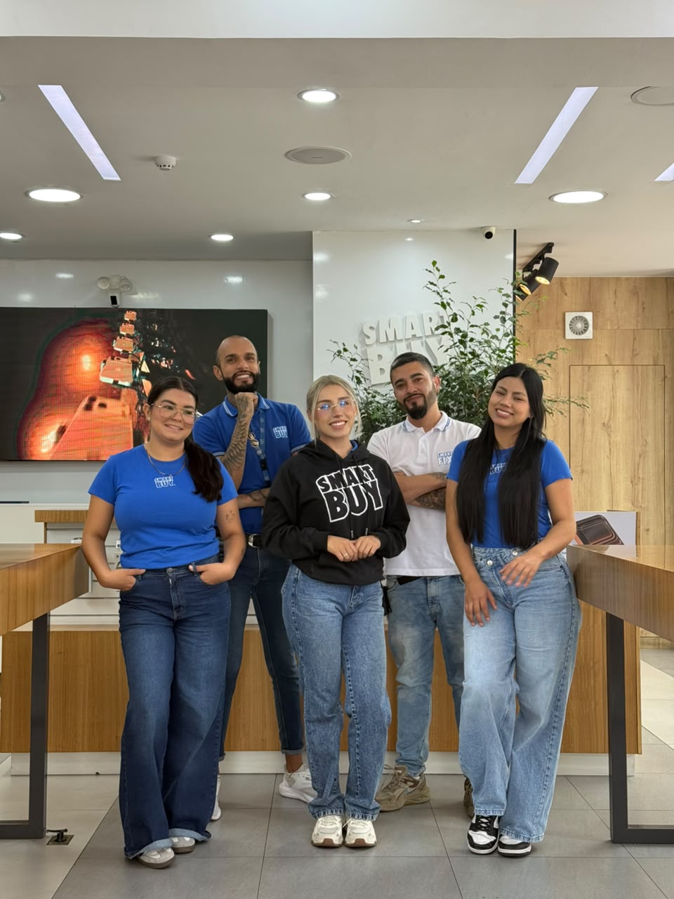 Equipo SmartBuy en tienda Luxemburgo, Quito