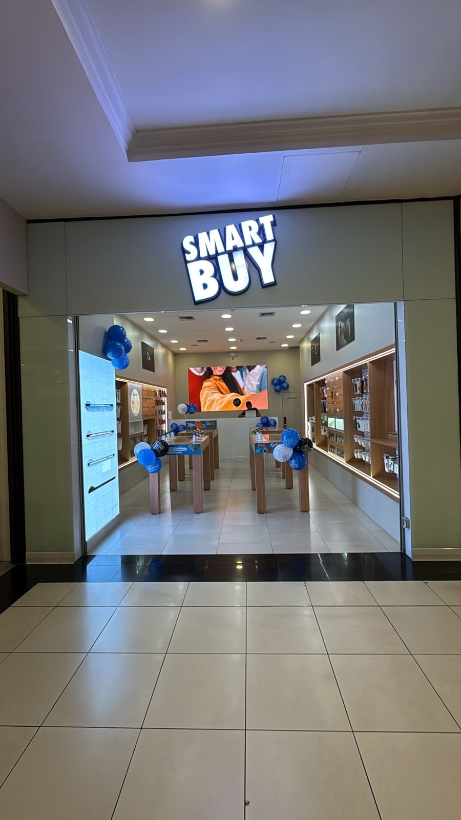 Tienda SmartBuy Village Plaza en Guayaquil