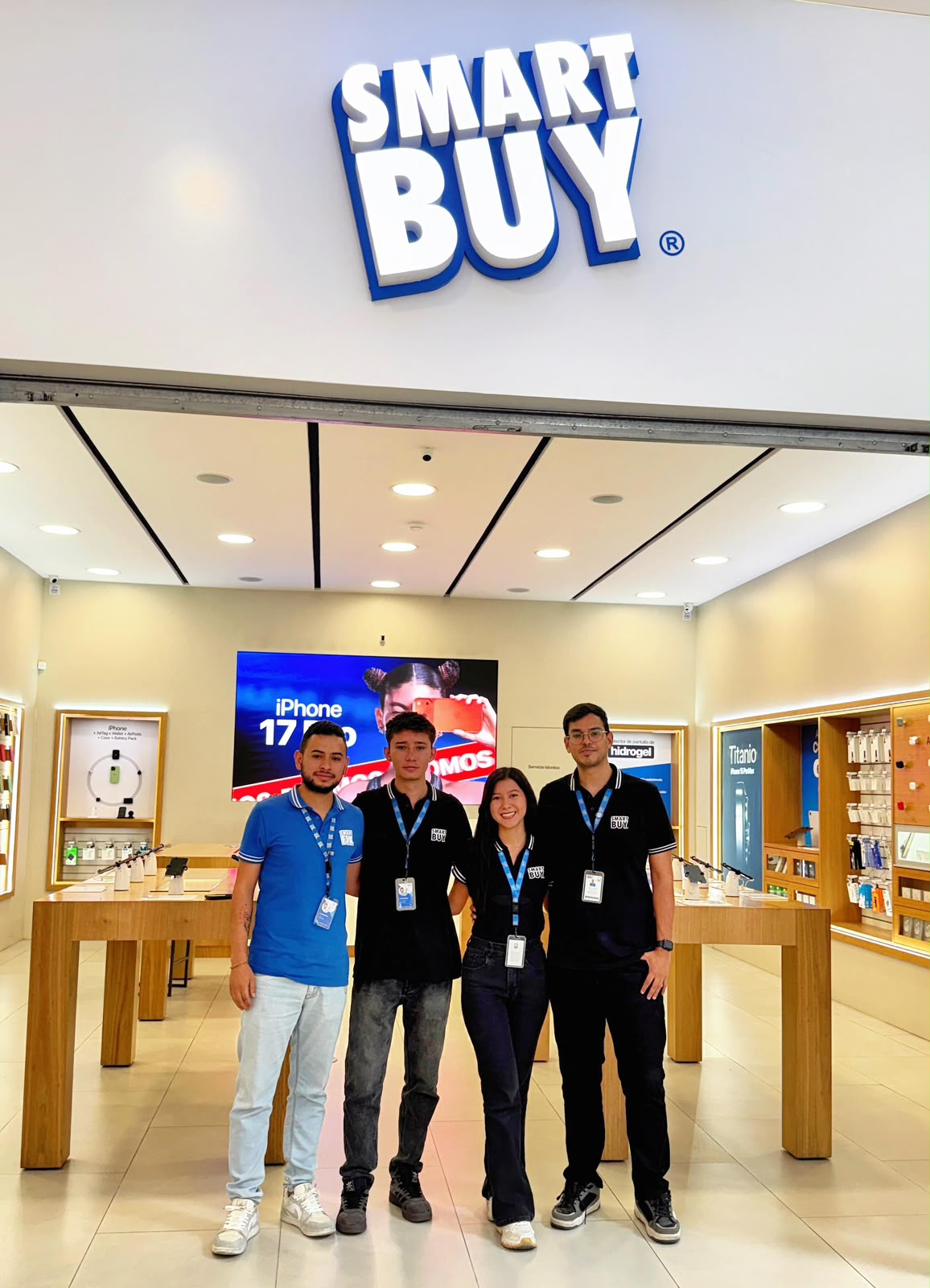 Equipo SmartBuy en tienda San Luis, Quito